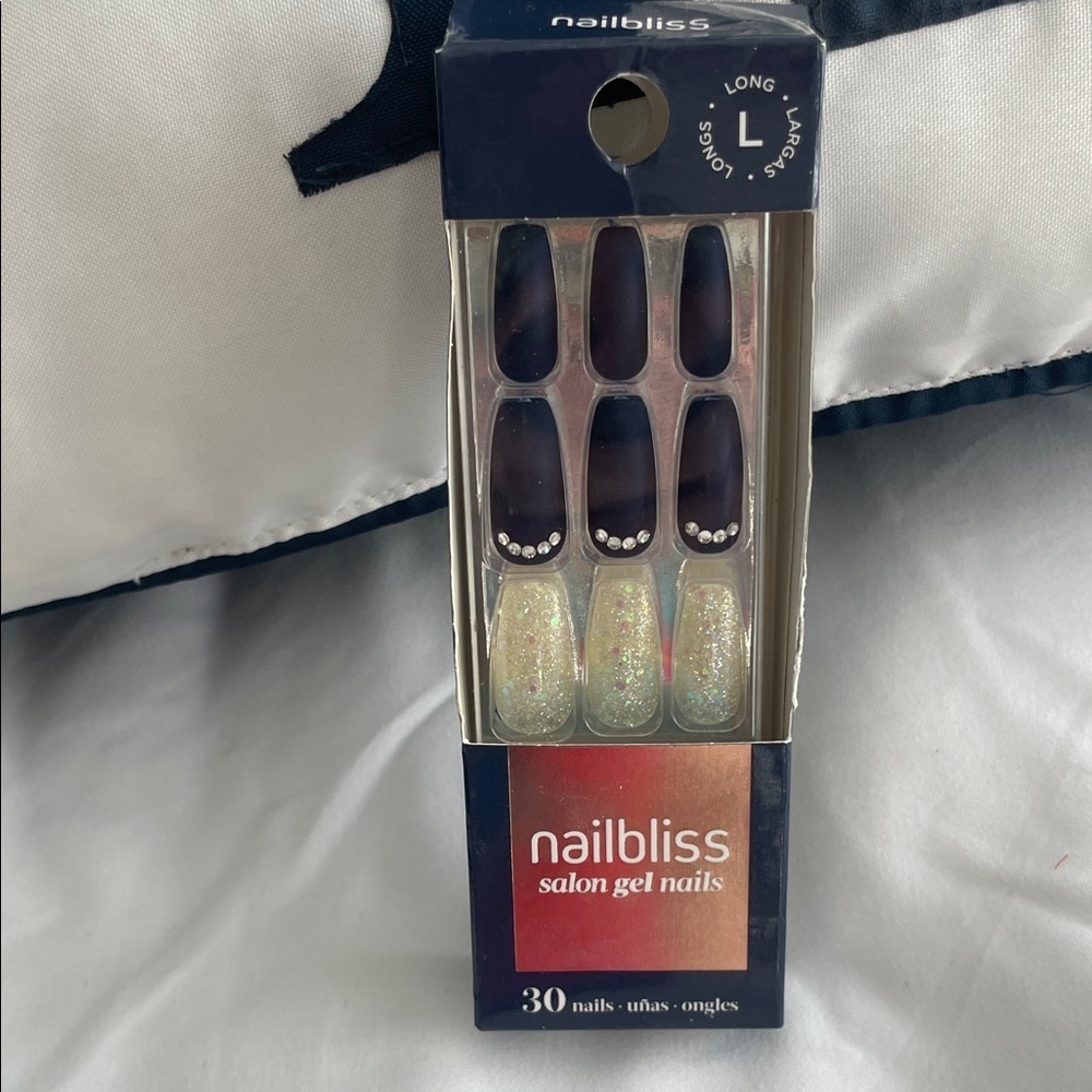 Blue nails with diamonds and Gold/silver bling ones too Salon Gel Nails 30 pcs - Picture 2 of 6